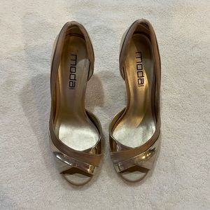 Moda gold peep toe heels